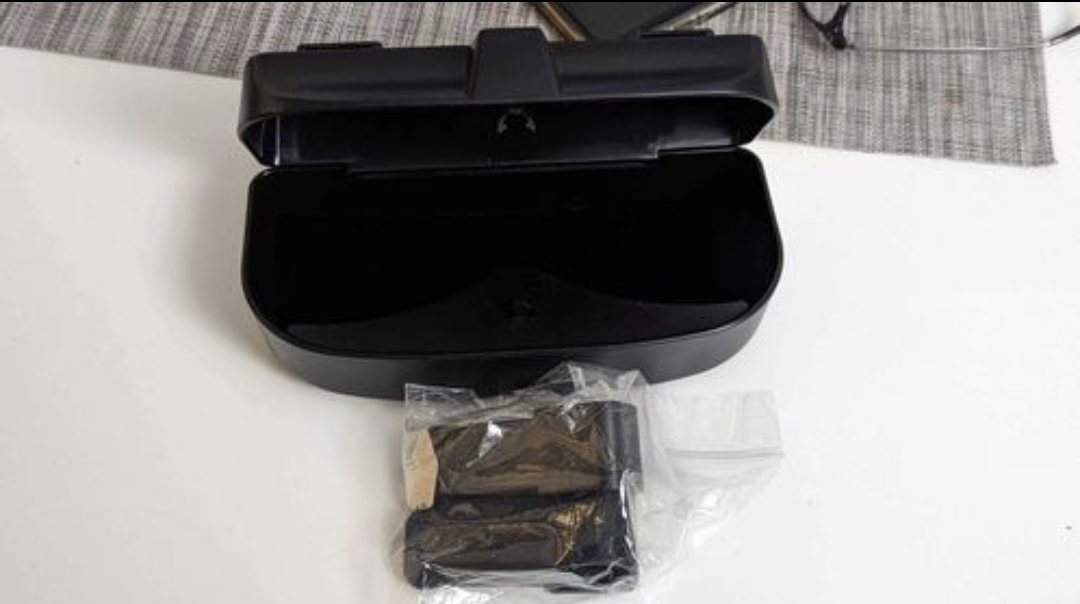 Car Sun Visor Glasses Case - photo 3