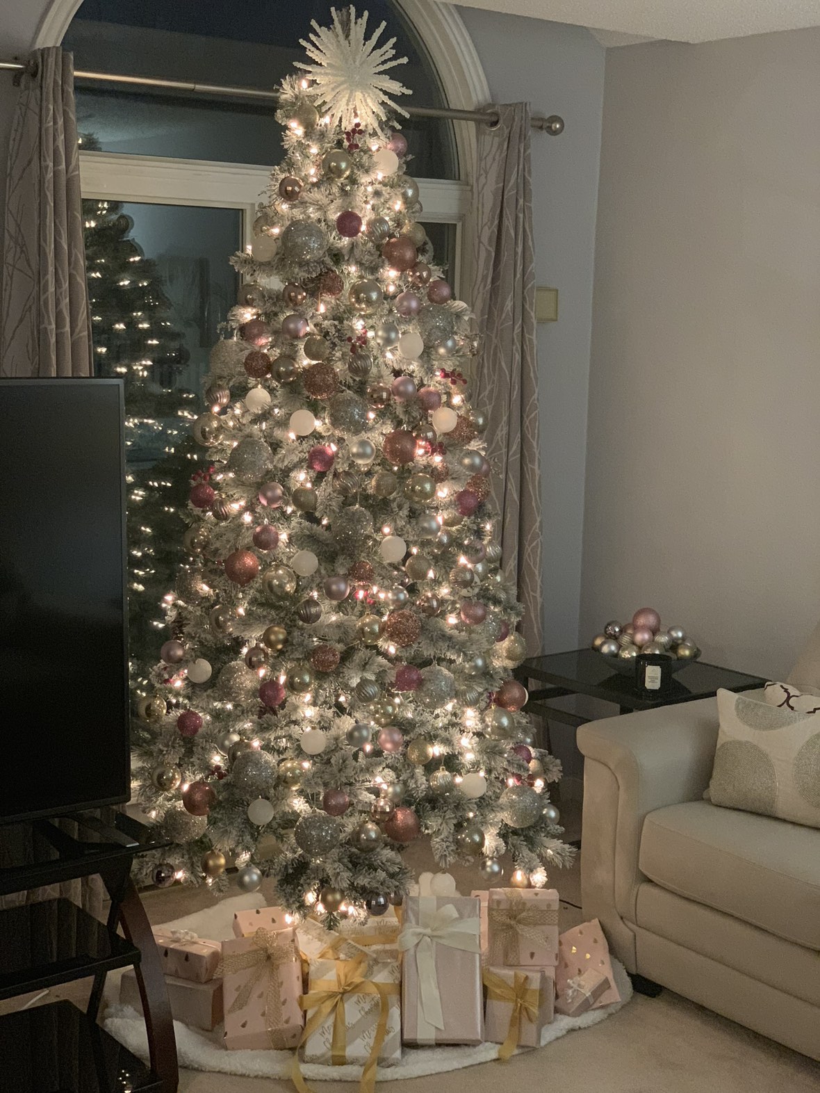 Christmas tree and ornaments - photo 2