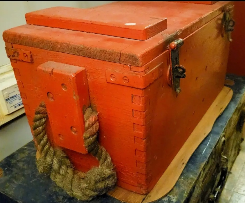 ANTIQUE MARINE SAILOR TRUNK - photo 2
