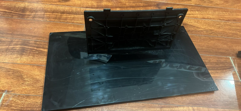 Toshiba 46" Tv with tv stand - photo 3