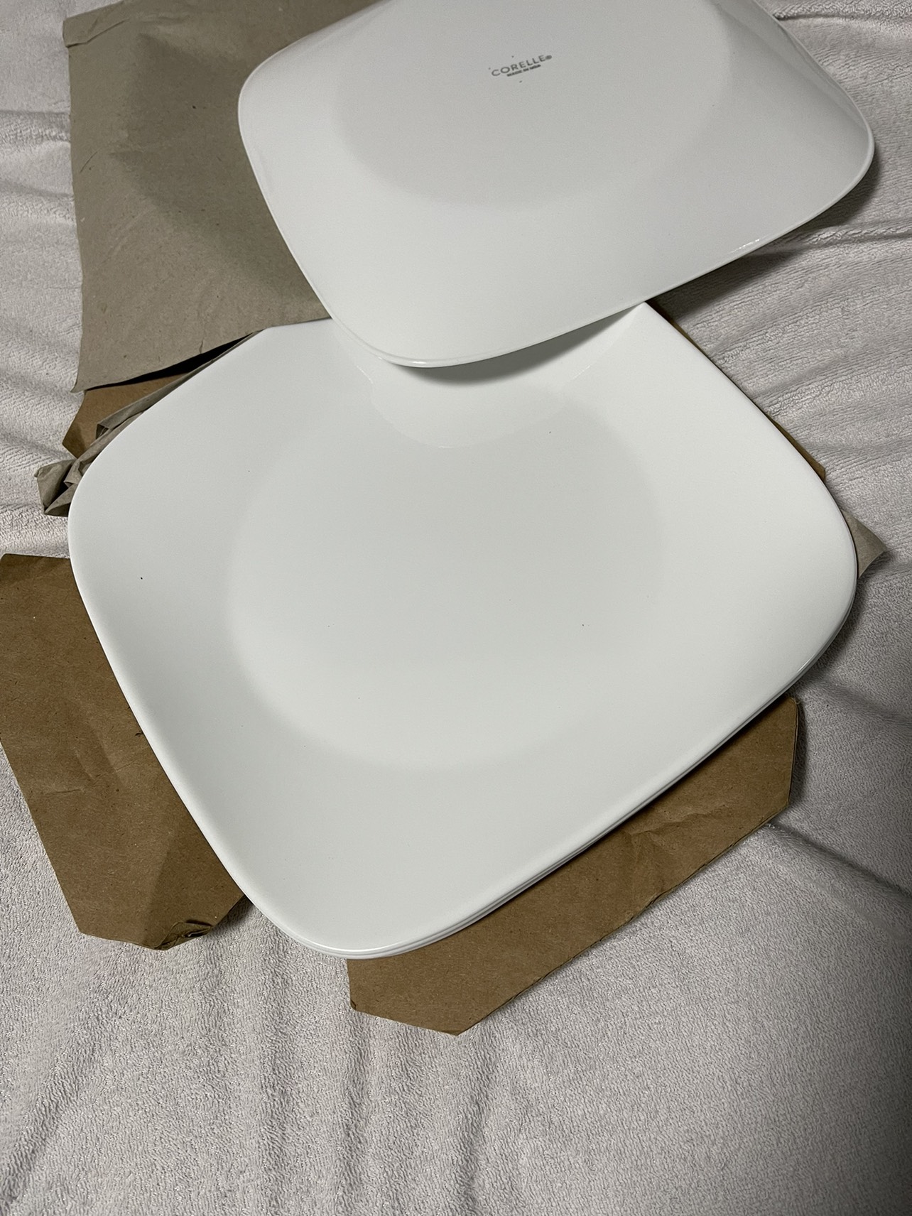 Brand new corell dinner plates 4 pc thumbnail