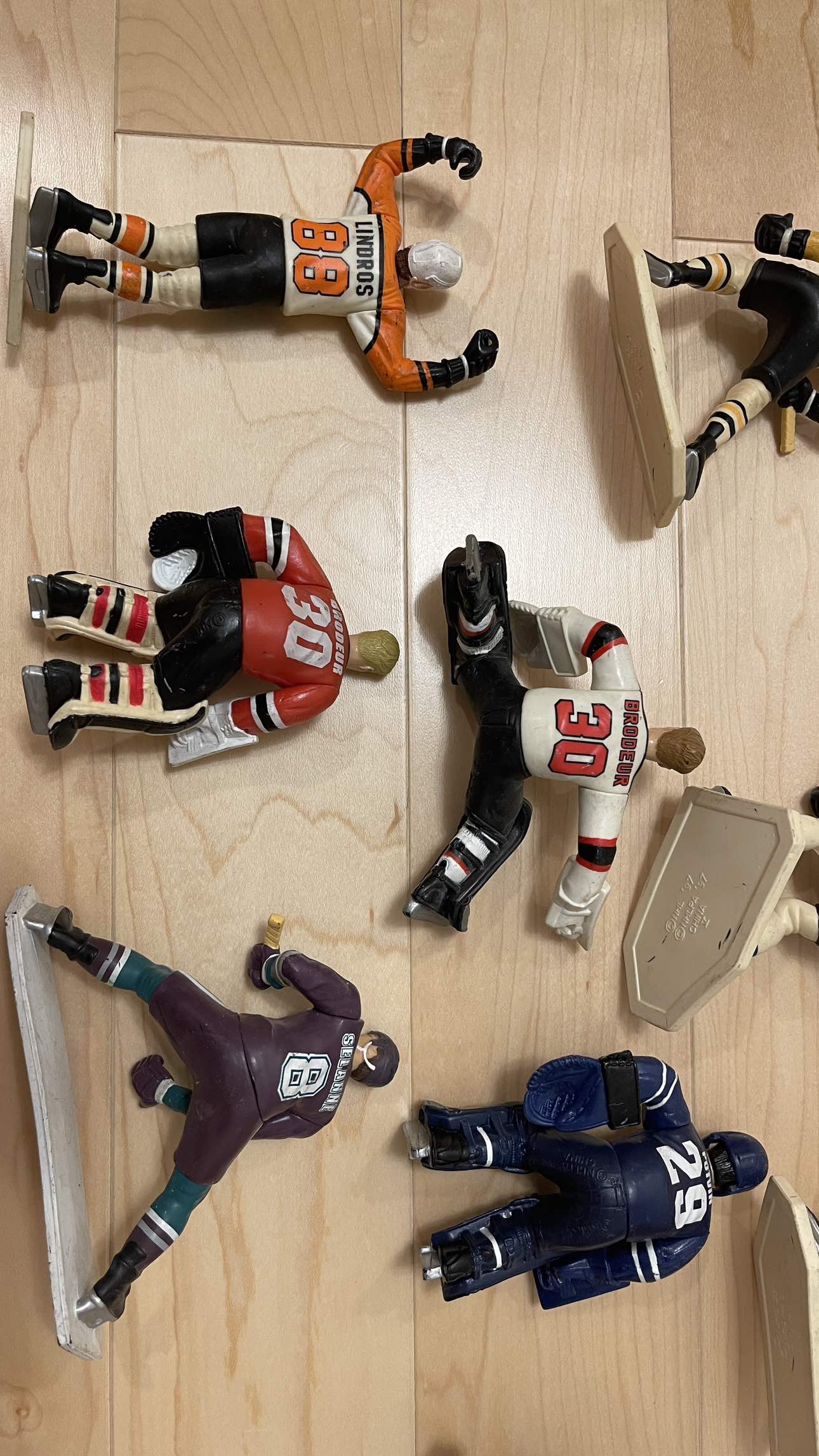 NHL figurines & toys thumbnail