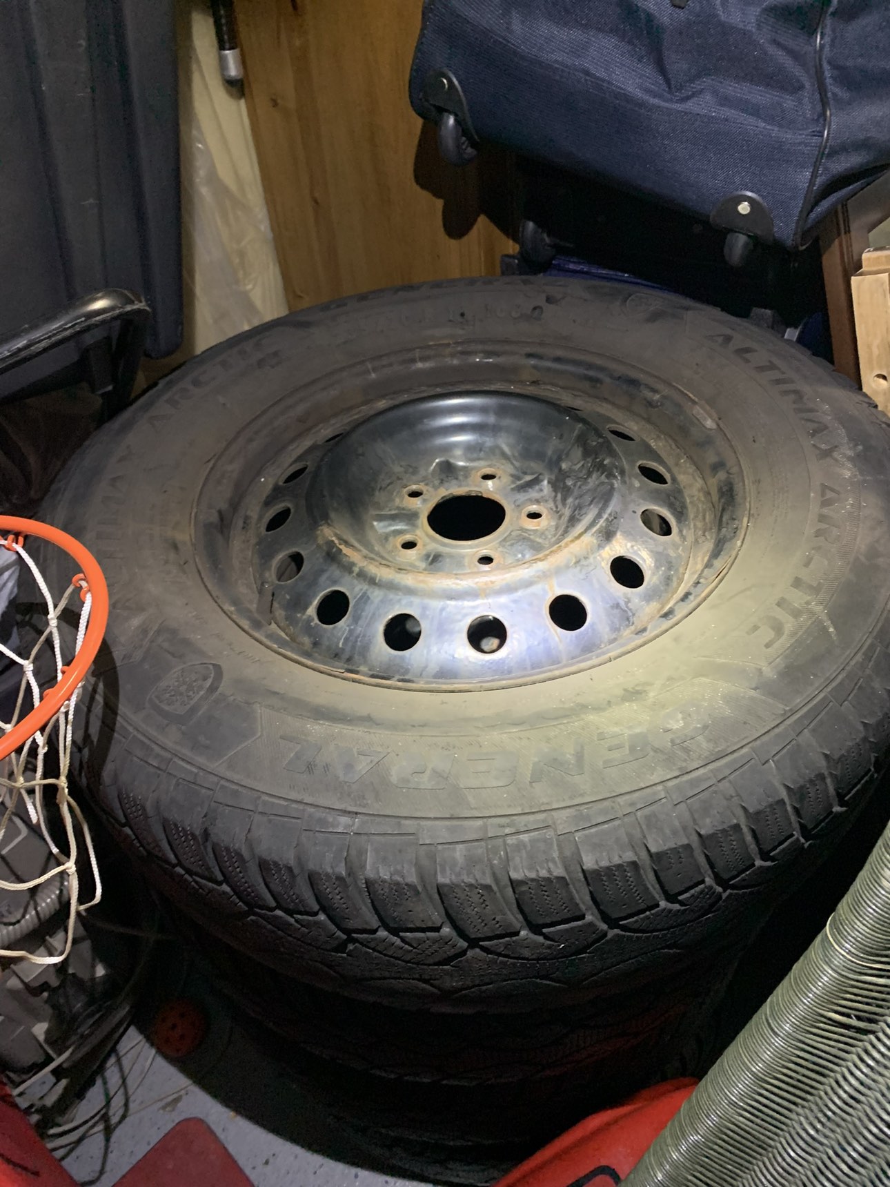 Winter tires 235/70 R 16 with rims - photo 2