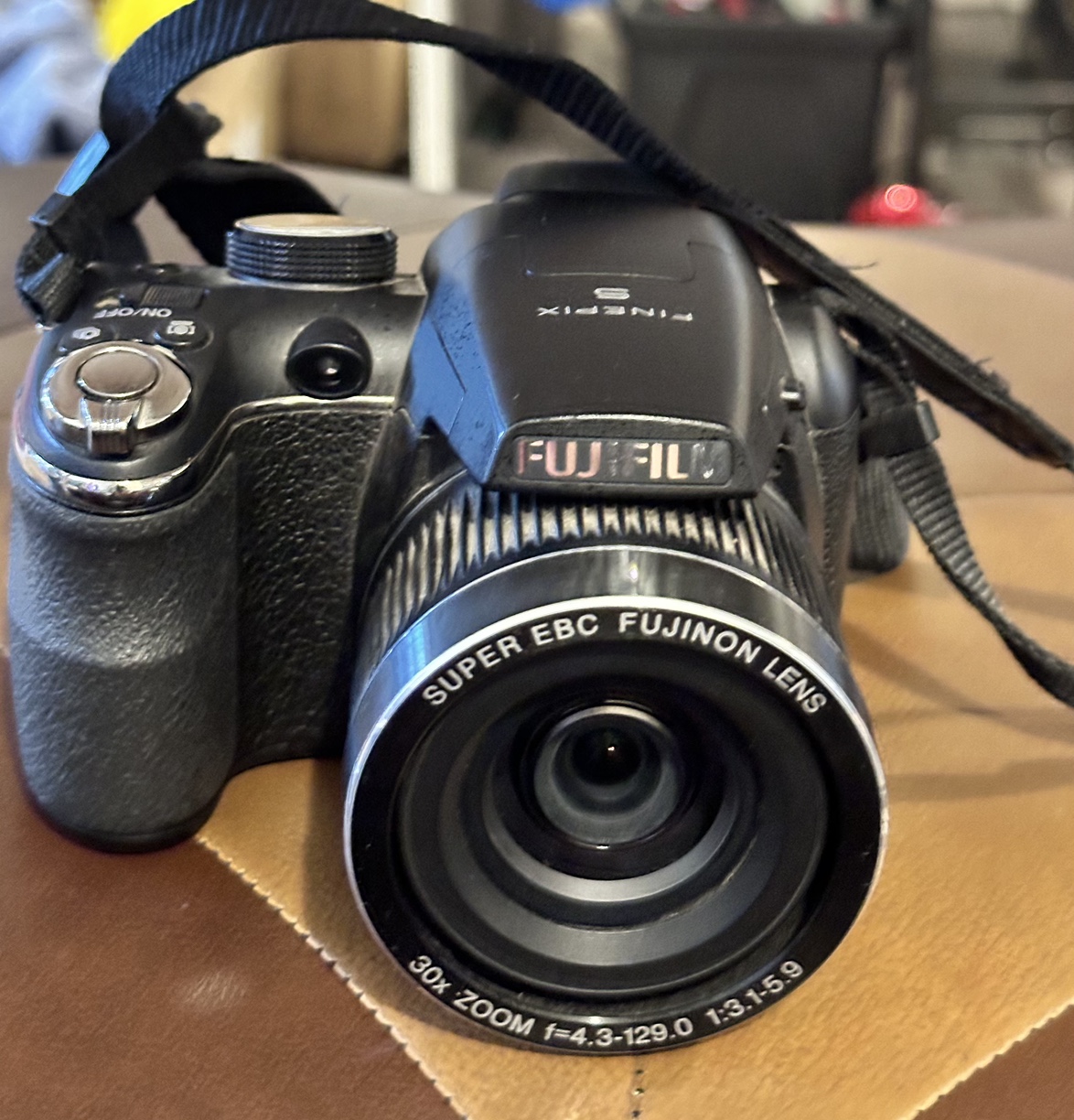 Fujifilm DSLR camera with new batteries, 8gb memory SD card image indicator(2)