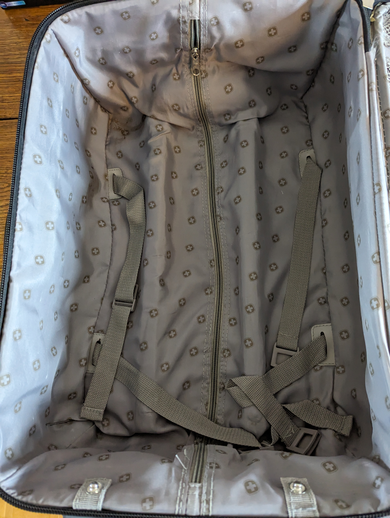 20" Swiss Army suitcase image indicator(3)