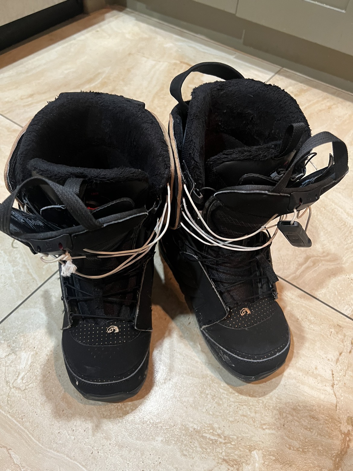 Women’s 142 cm Snowboard - Ride Hellcat w/accessories - photo 3