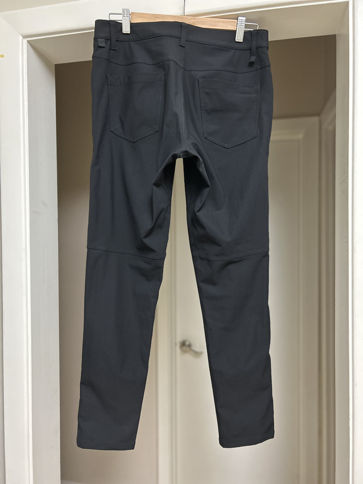 Lululemon Men’s ABC pants image indicator(2)