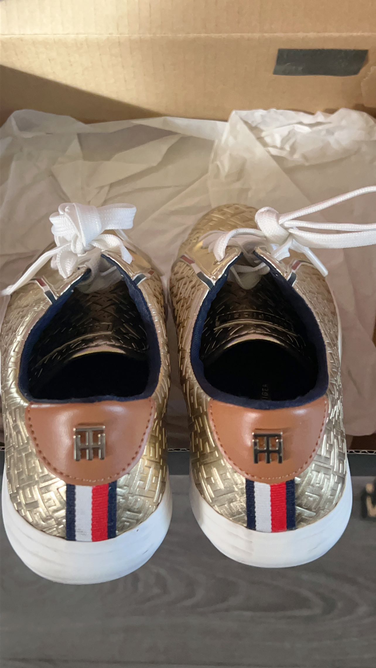 Tommy Hilfiger Size 7 thumbnail
