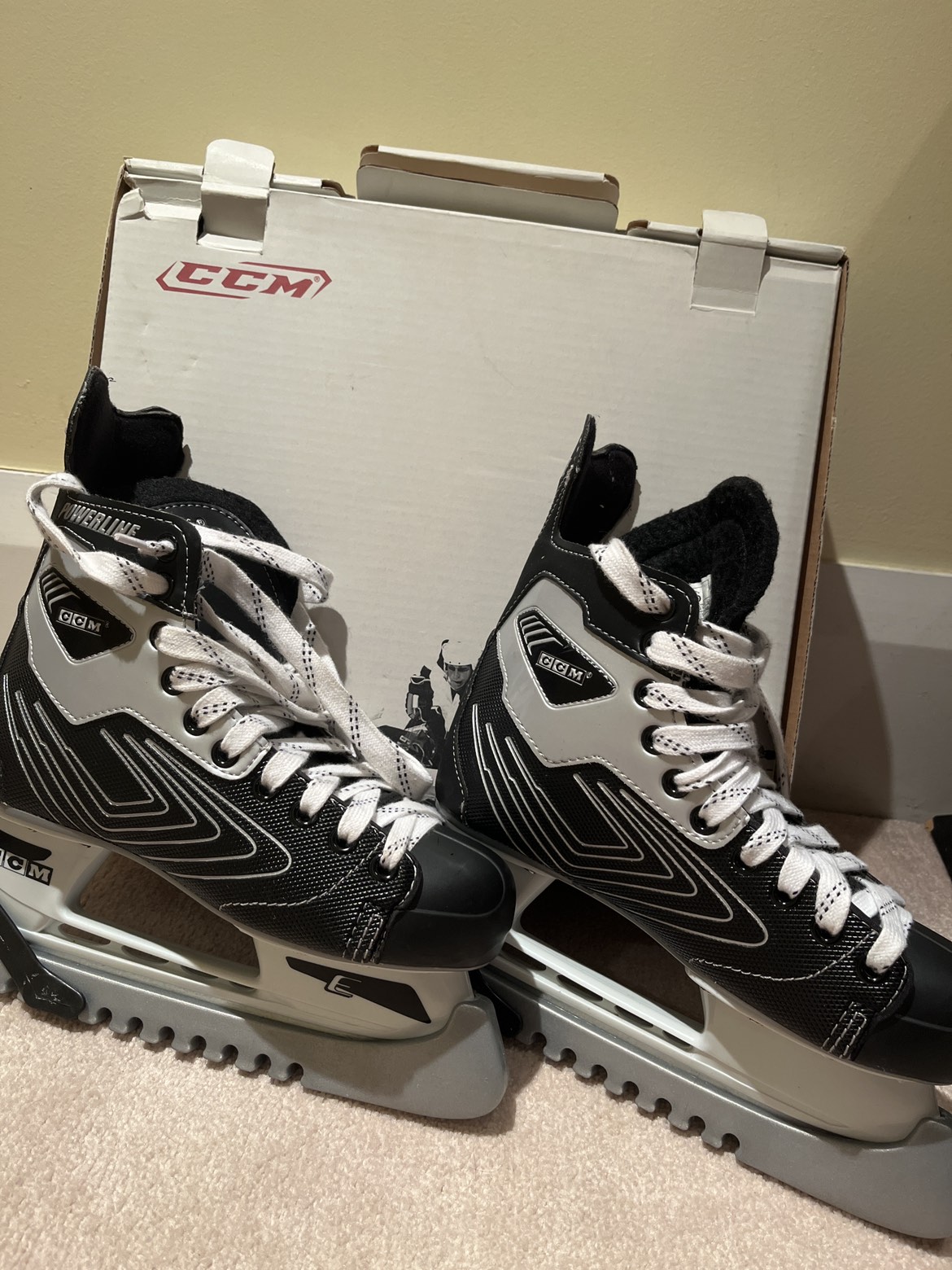 Boys Ice Skates - size 6