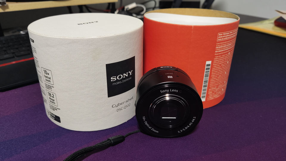Sony cyber shot DSC-QX10 lens