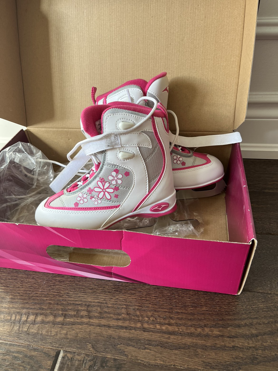 Skates Size 2- BARELY USED! Still in original box!! - photo 3