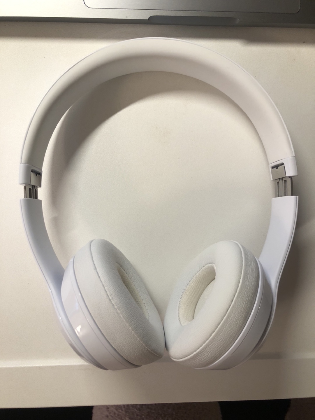 Beats Solo 3 Wireless Bluetooth Earphone White - photo 2