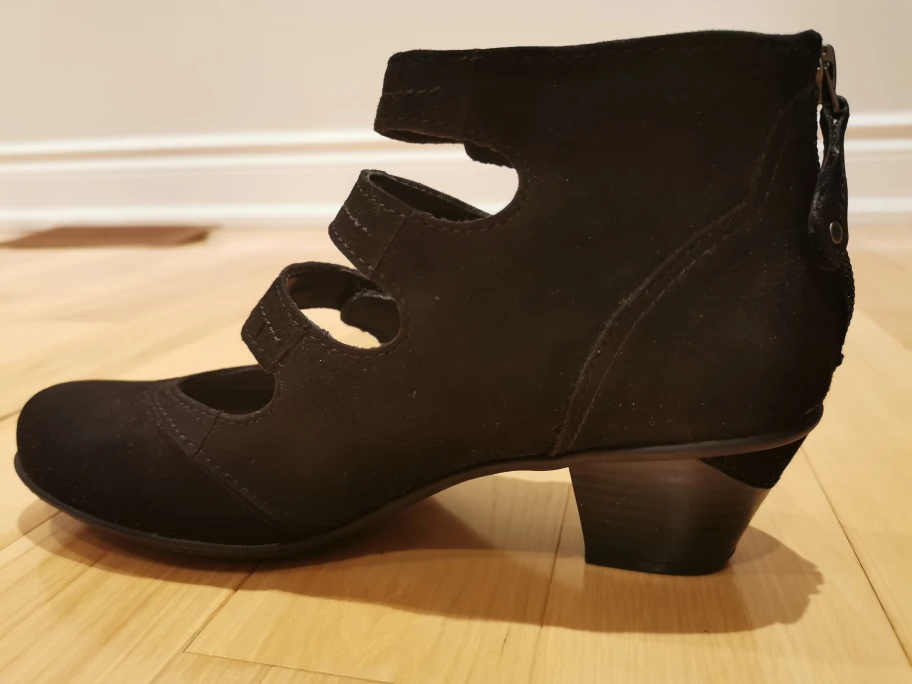 Cute NEW black suede shoes with small heel image indicator(2)