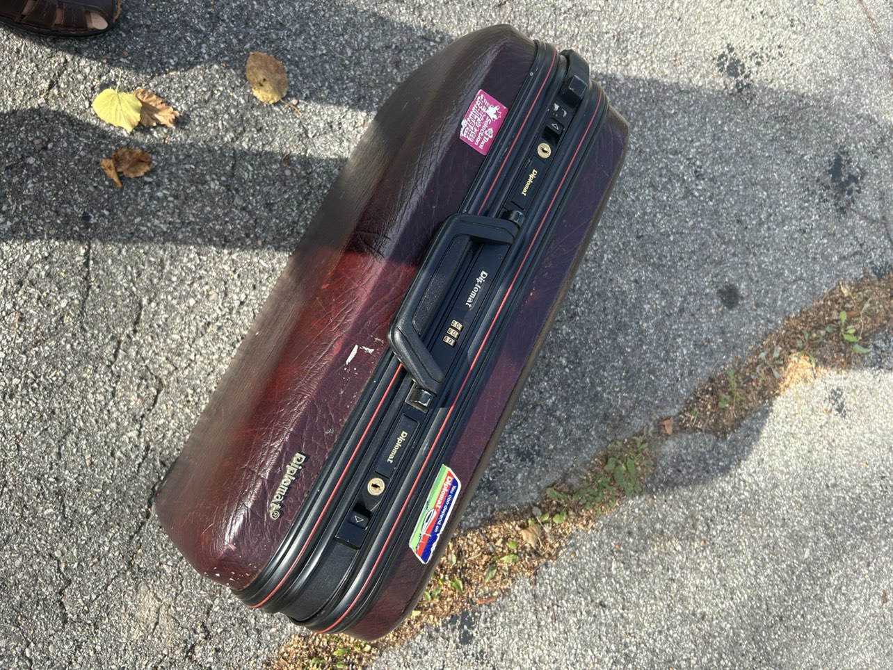 8. X 18 x 22 inch suit case. - photo 2