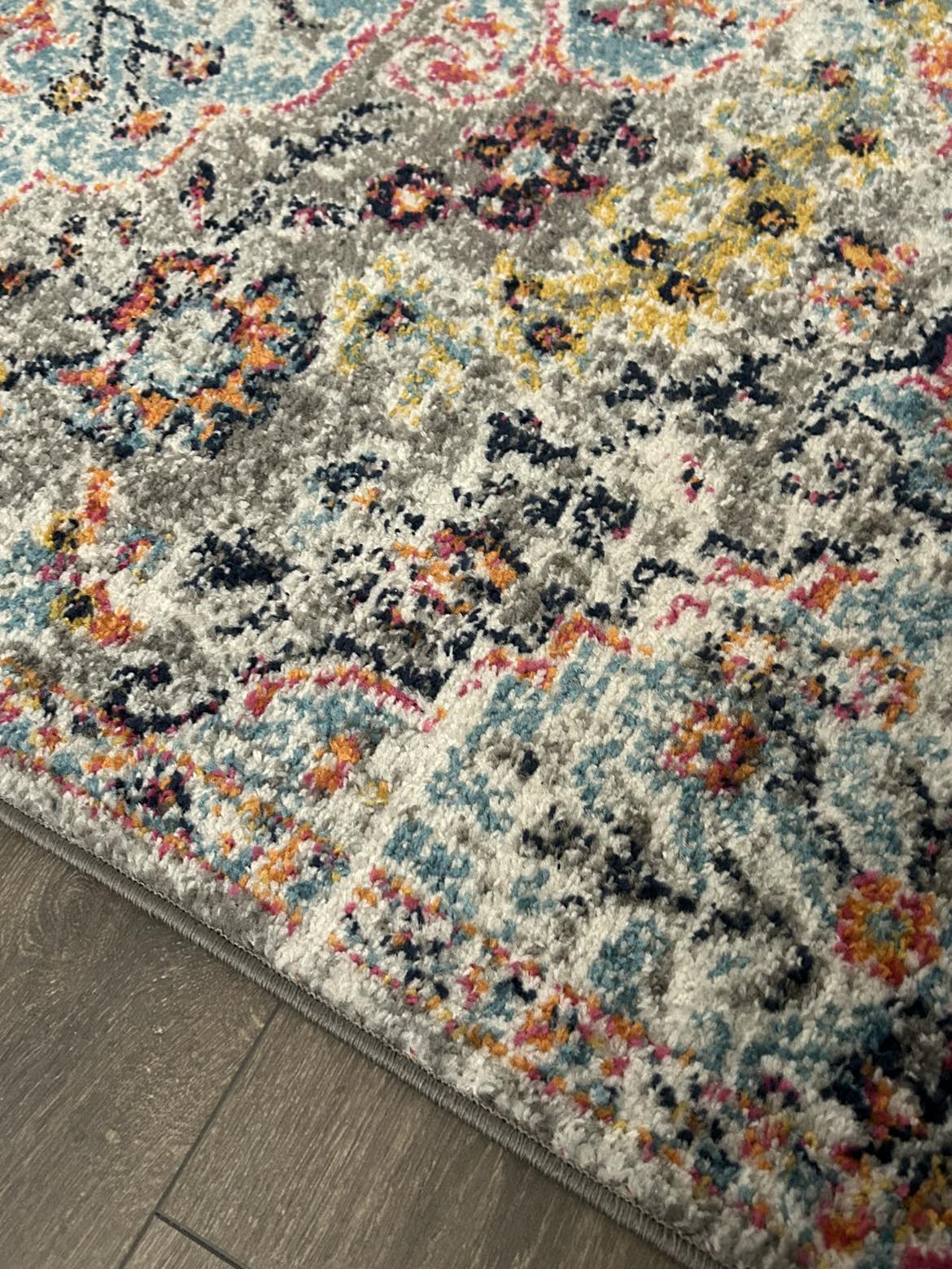 BRAND NEW 3’11” X 5’7” area rug - photo 4