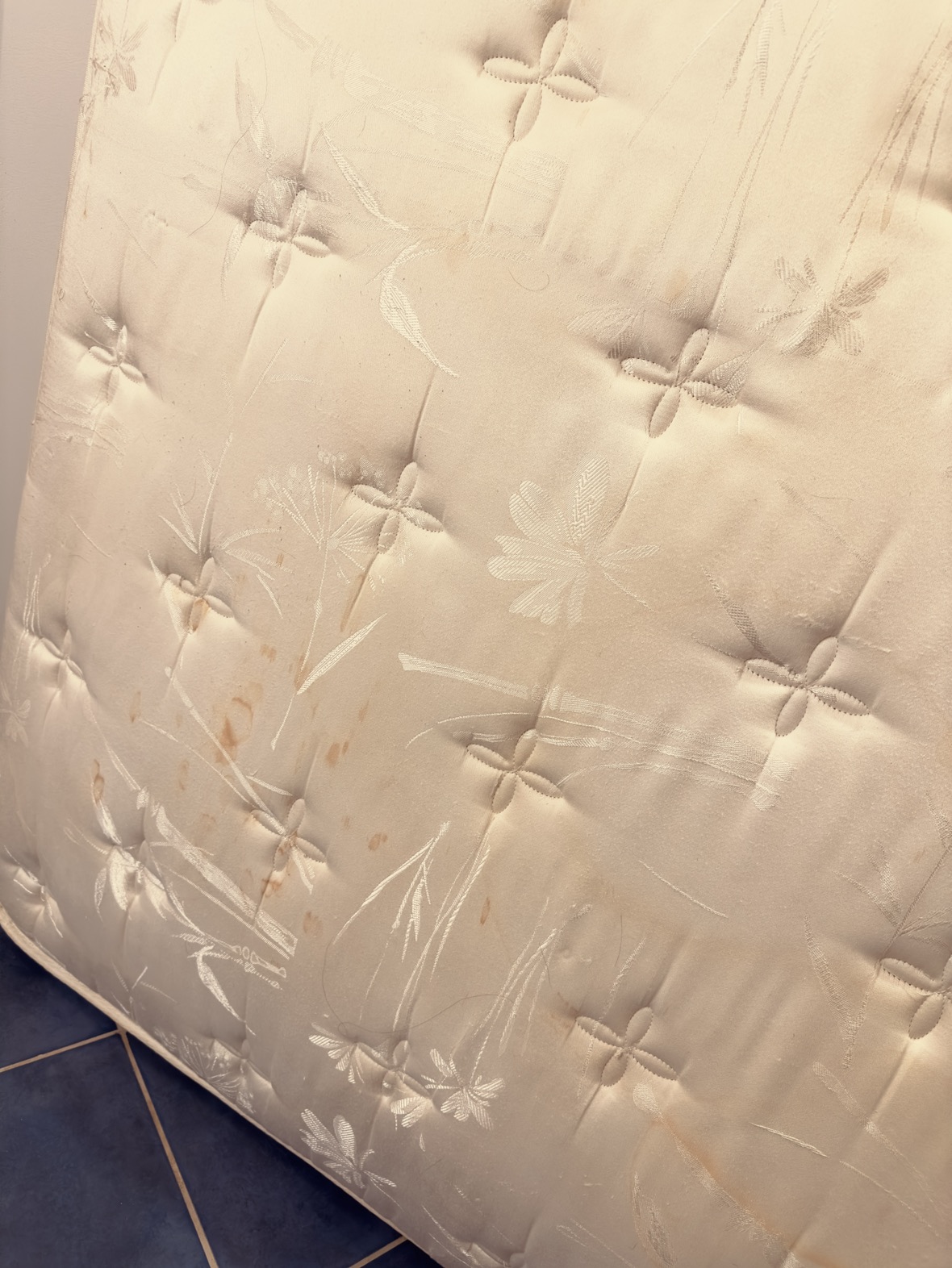 Queen Size Mattress - photo 2