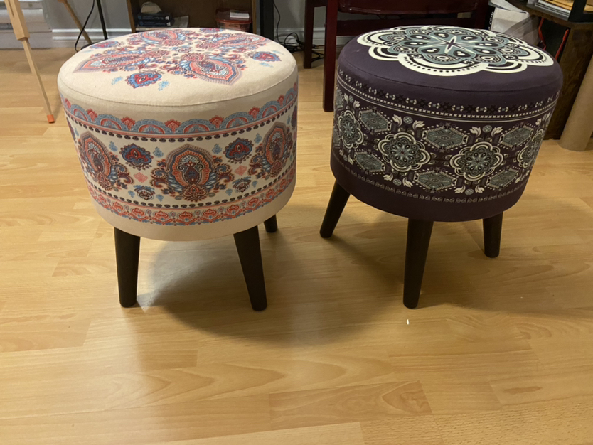 2 ottomans