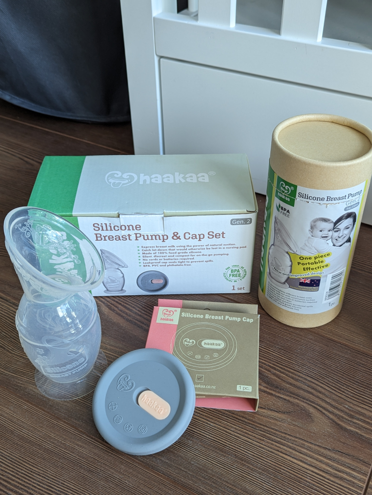 Haakaa Silicone Breast Pump with suction base & cap set thumbnail