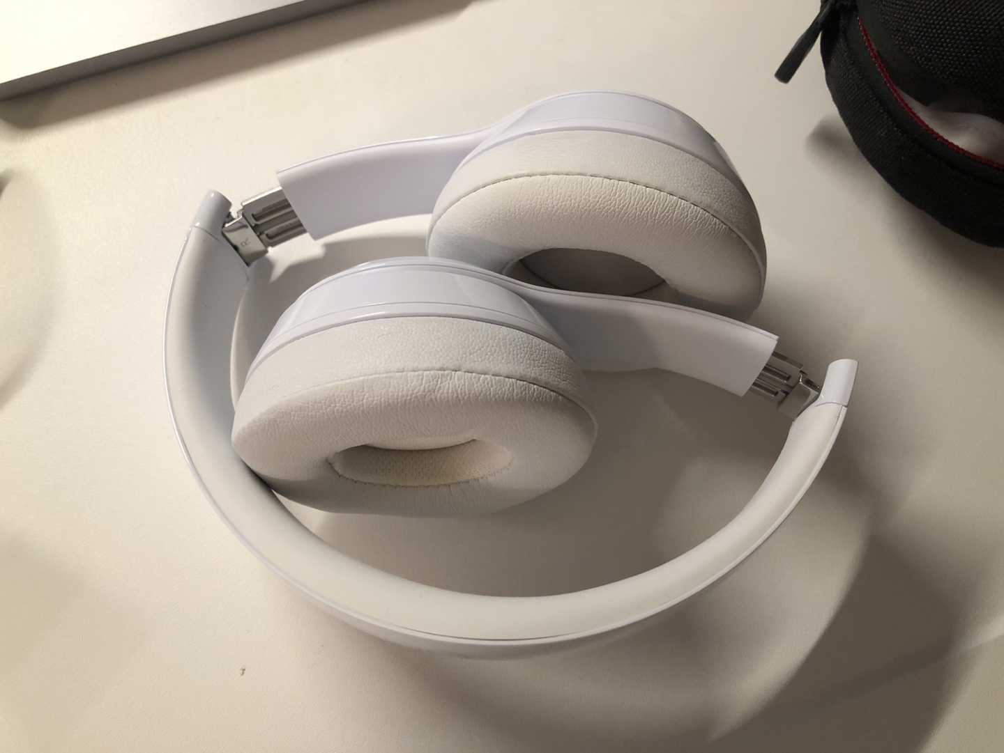 Beats Solo 3 Wireless Bluetooth Earphone White - photo 3
