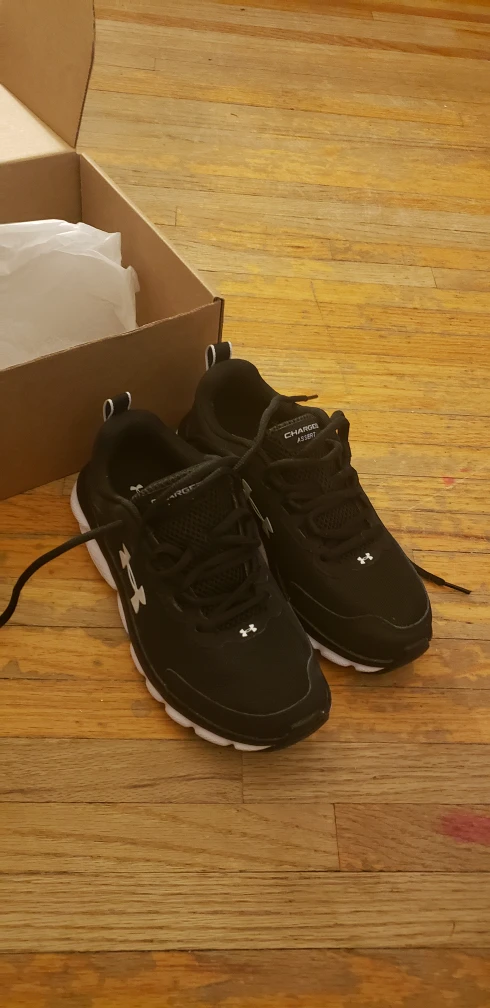 Under Armor women's size 7 runners. thumbnail