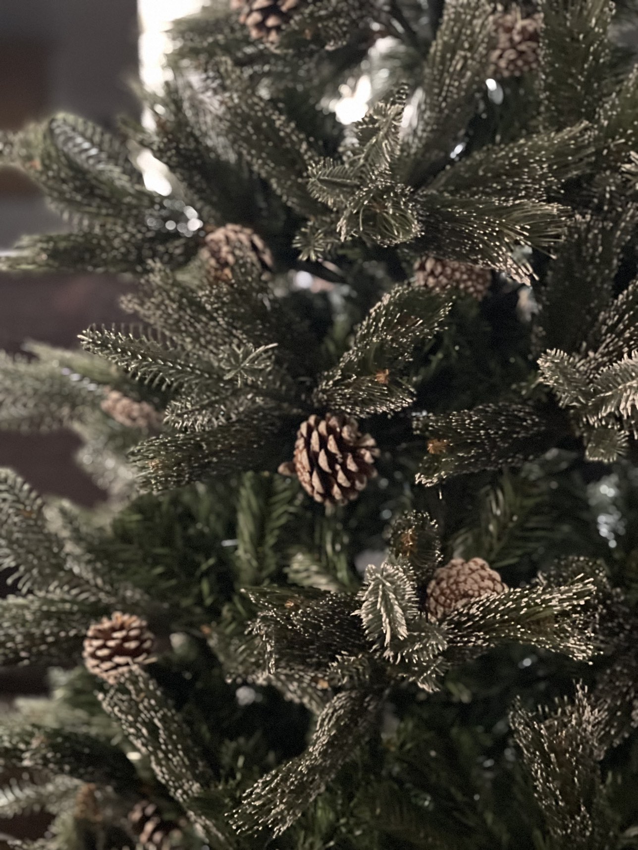 Brand new Christmas tree, 7.5 Ft . Pre lit. - photo 2