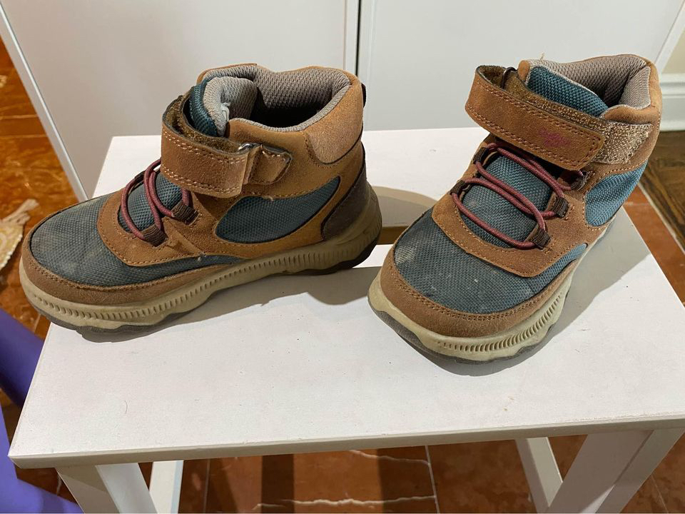 Osh Kosh Toddler Hiking Boots - Size 11 image indicator(2)