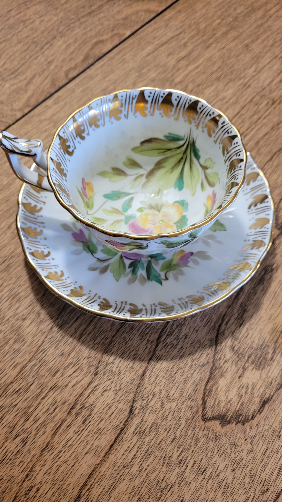 Vintage Royal Chelsea teacup set image indicator(2)