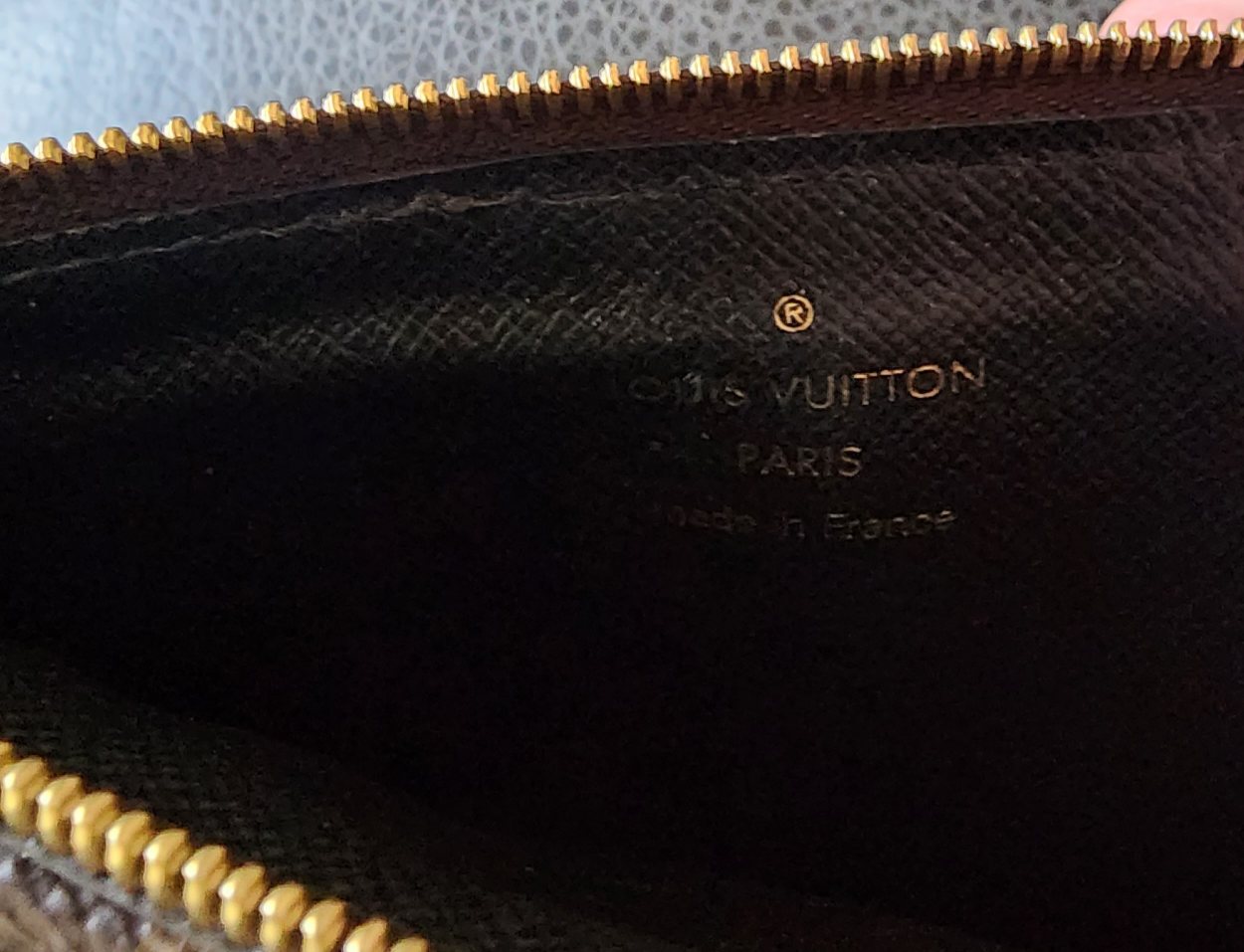 Louis Vuitton Recto Verso image indicator(3)