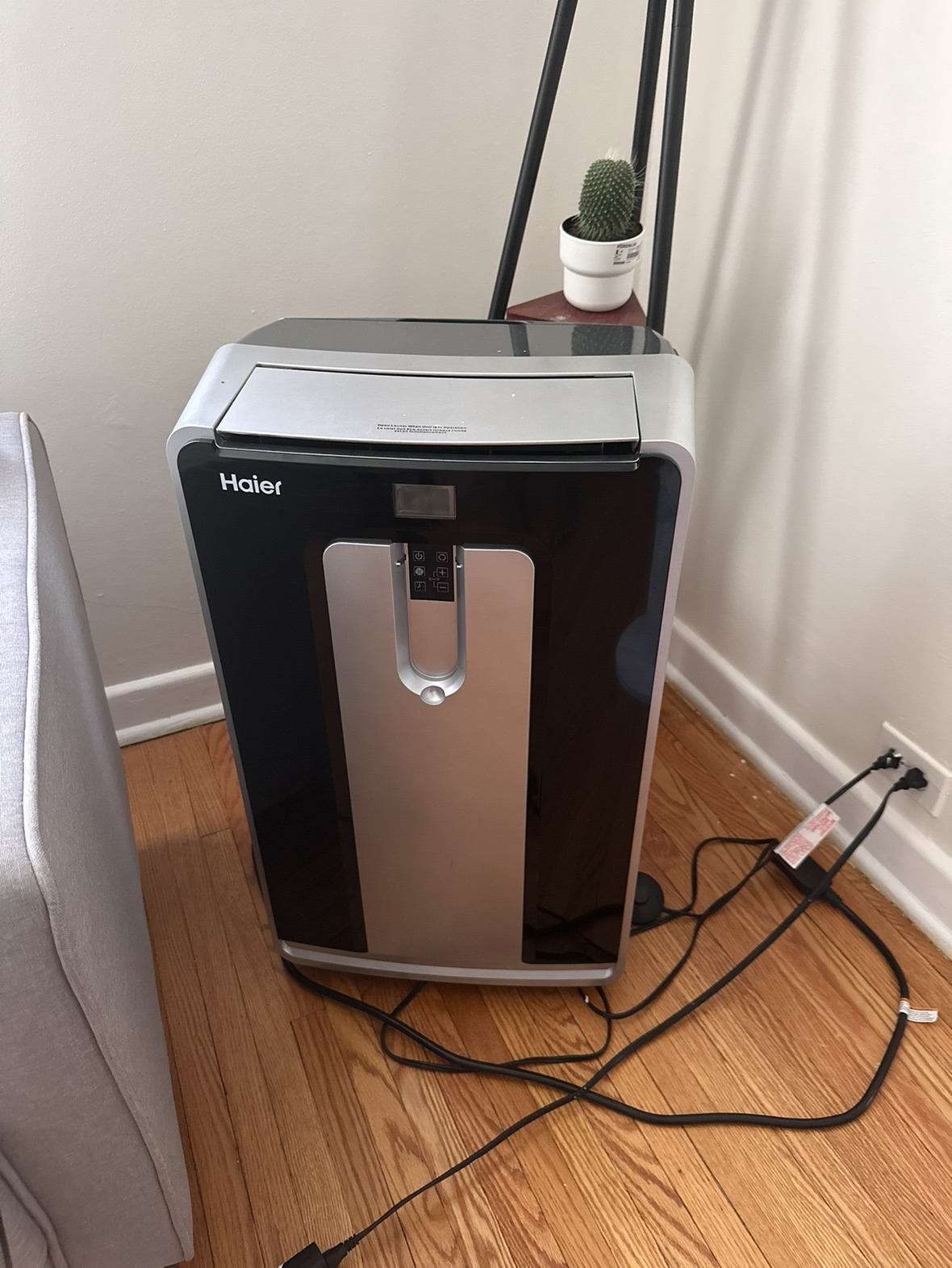 Haier portable ac selling as it thumbnail