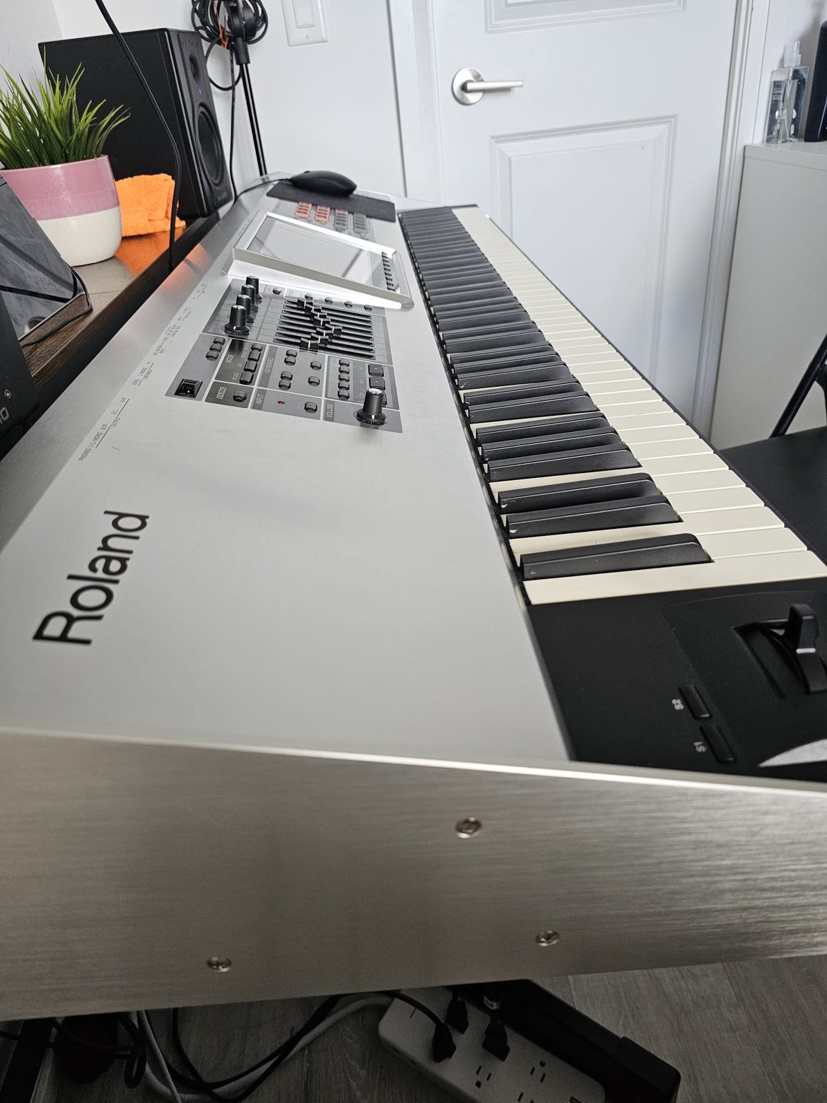 Roland Fantom G8 thumbnail