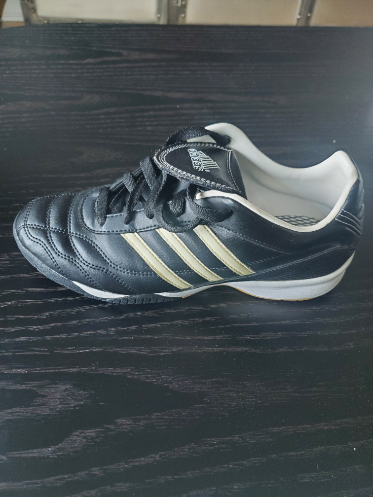 Women's Indoor Soccer Shoes - photo 3