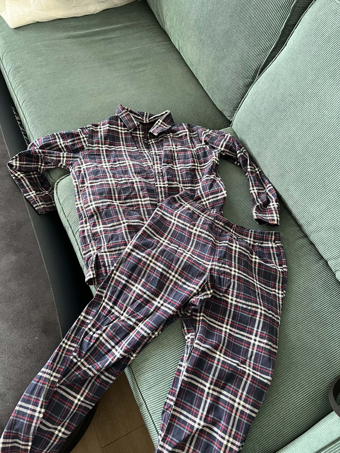 UNIQLO pajama set thumbnail