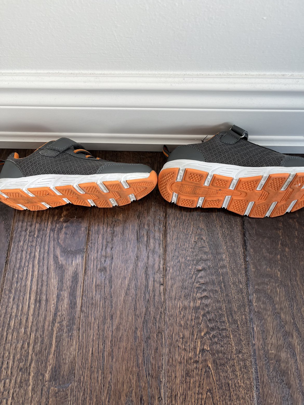 Brand new sneakers! Never worn!! Size 13 - photo 2
