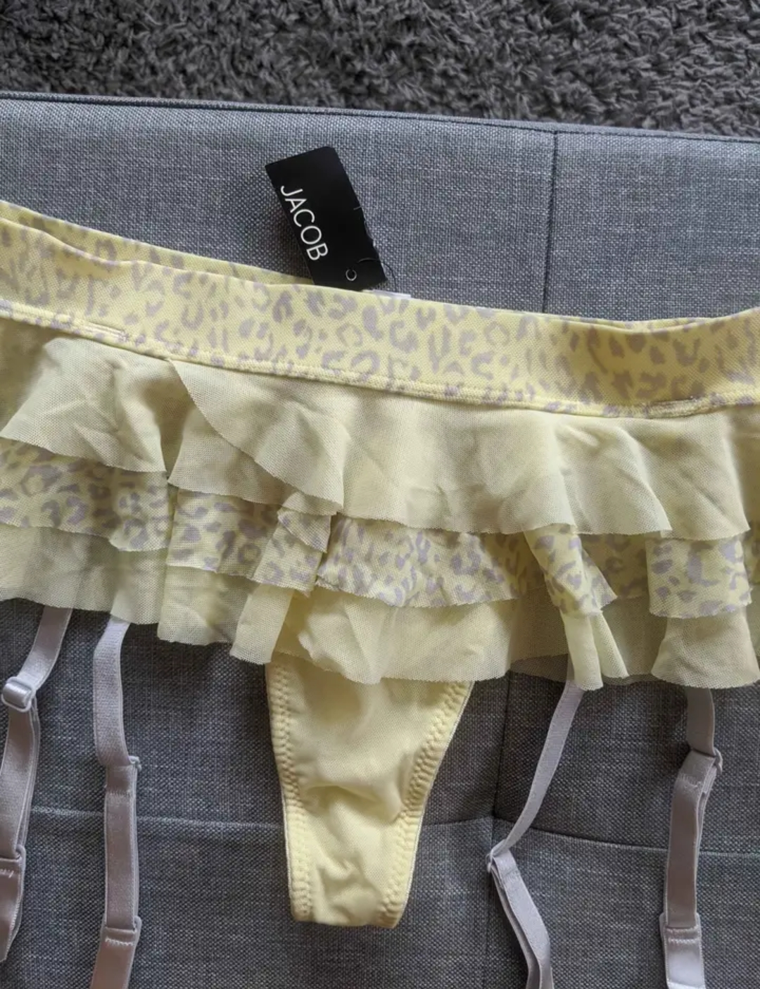 Thong garter BNWT image indicator(2)