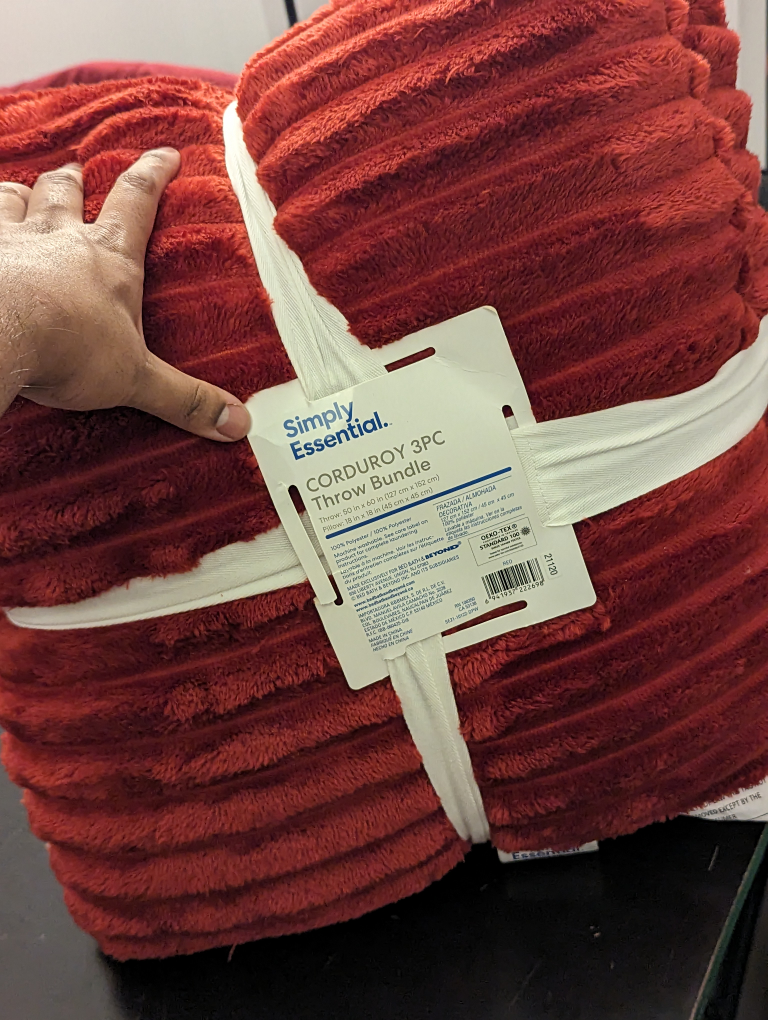 Throw Blanket and Pillow ❄️ image indicator(2)