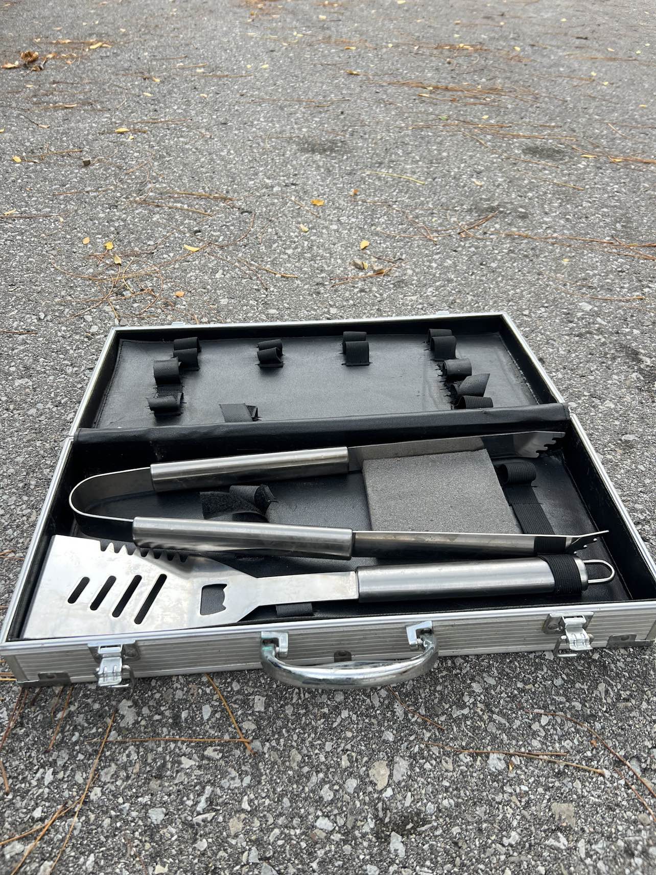 BBQ case with 2 pic tools
