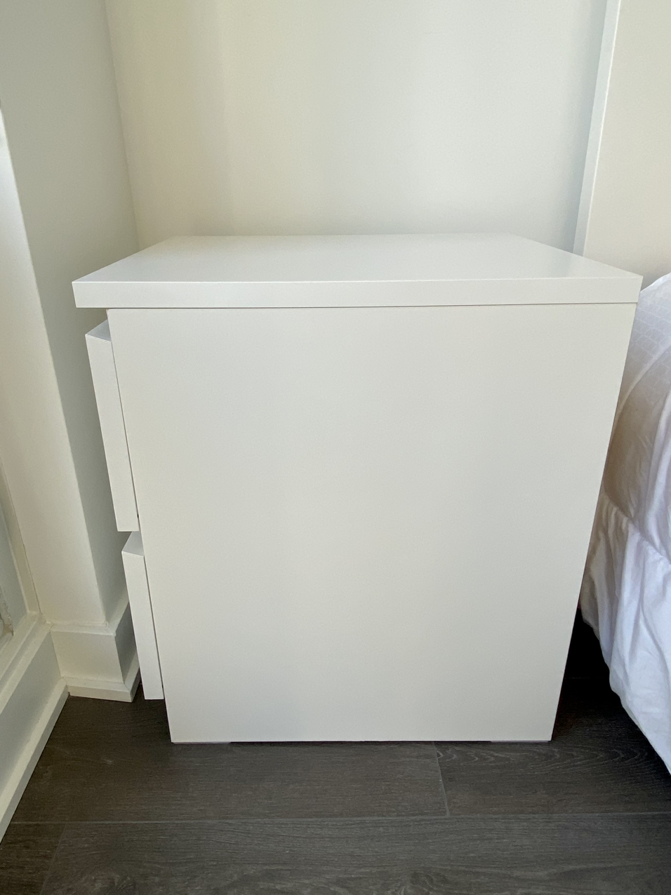 MALM one 2-drawer chest white + 2 lamps image indicator(9)