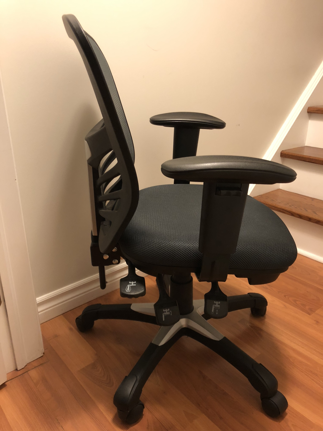 ❄️Ergonomic Swivel office chair - basically new! #DAY3! - photo 3