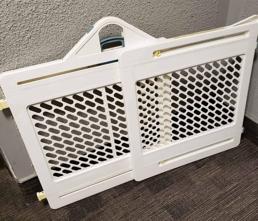 HEAVE DUTY FISHER PRICE BABY/DOG GATE thumbnail