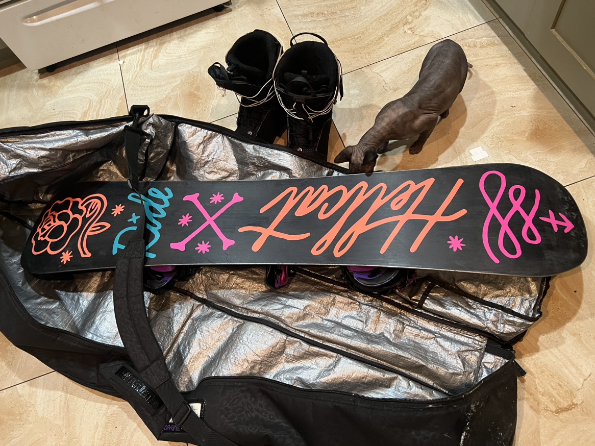 Women’s 142 cm Snowboard - Ride Hellcat w/accessories