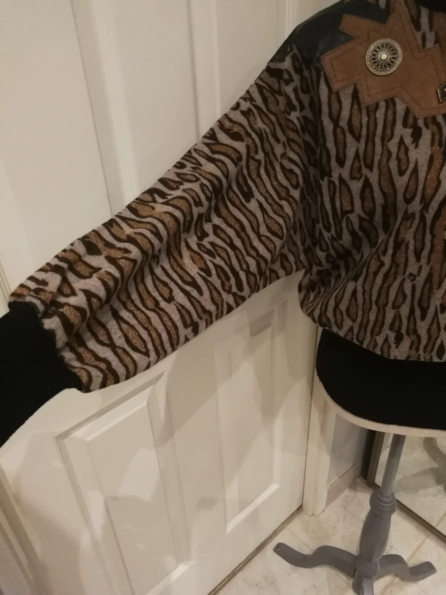 🇮🇹 Italian Leopard print wool sweater S-M image indicator(5)