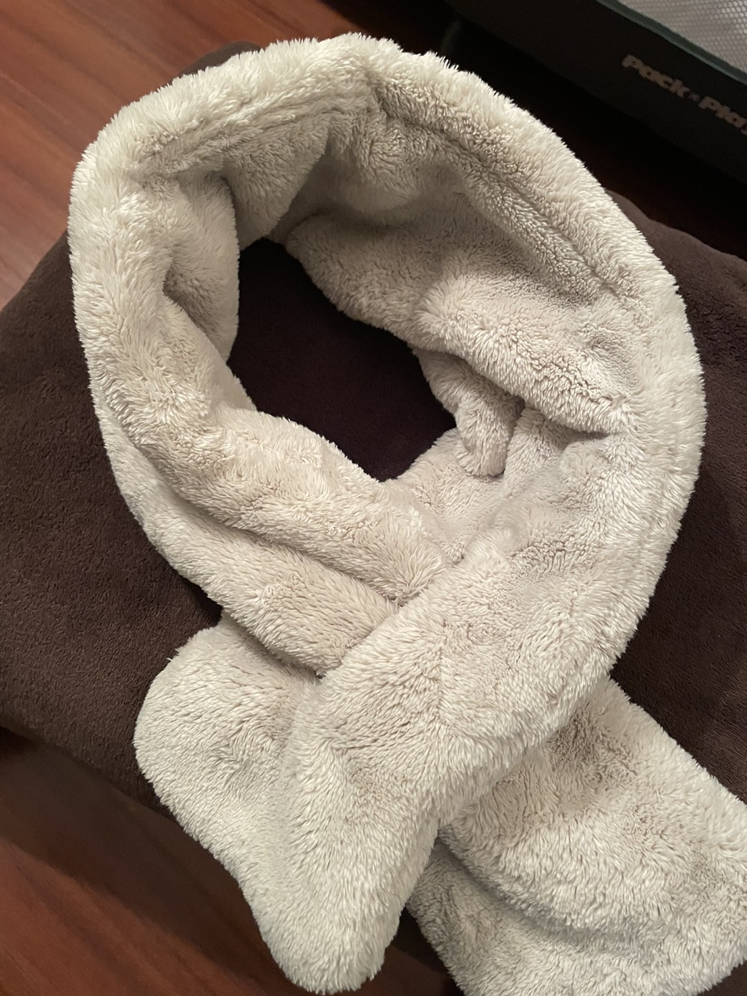 Brand new Muji wearable blanket scarf image indicator(2)