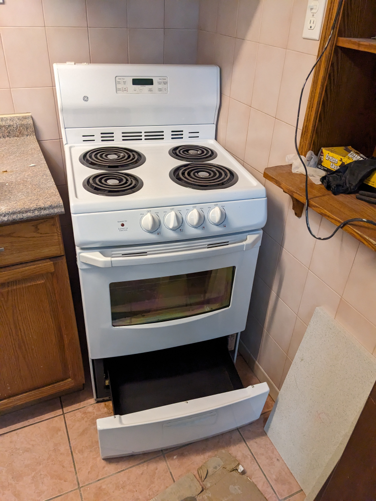 General Electric Stove 24 inch - photo 3