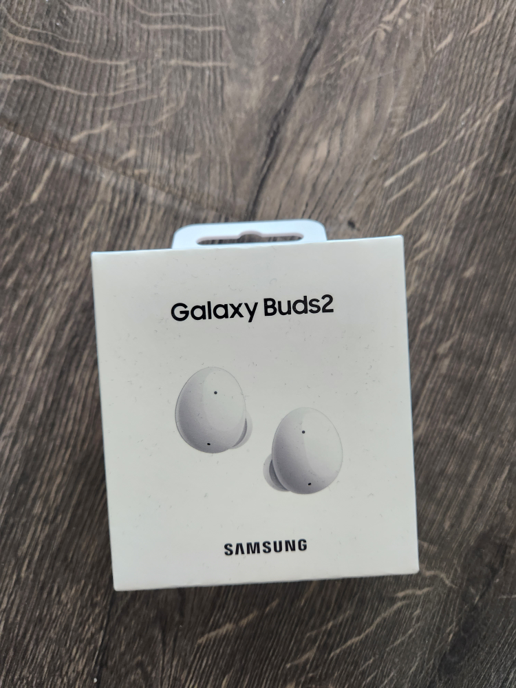 BNIB Galaxy Buds 2 white