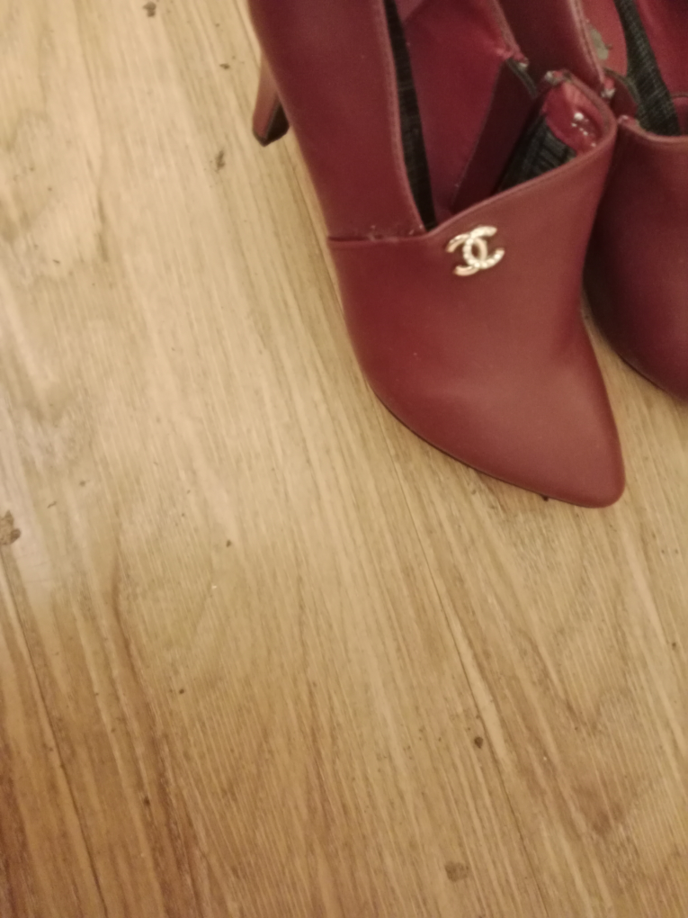 burgundy heels fake chanel - photo 2