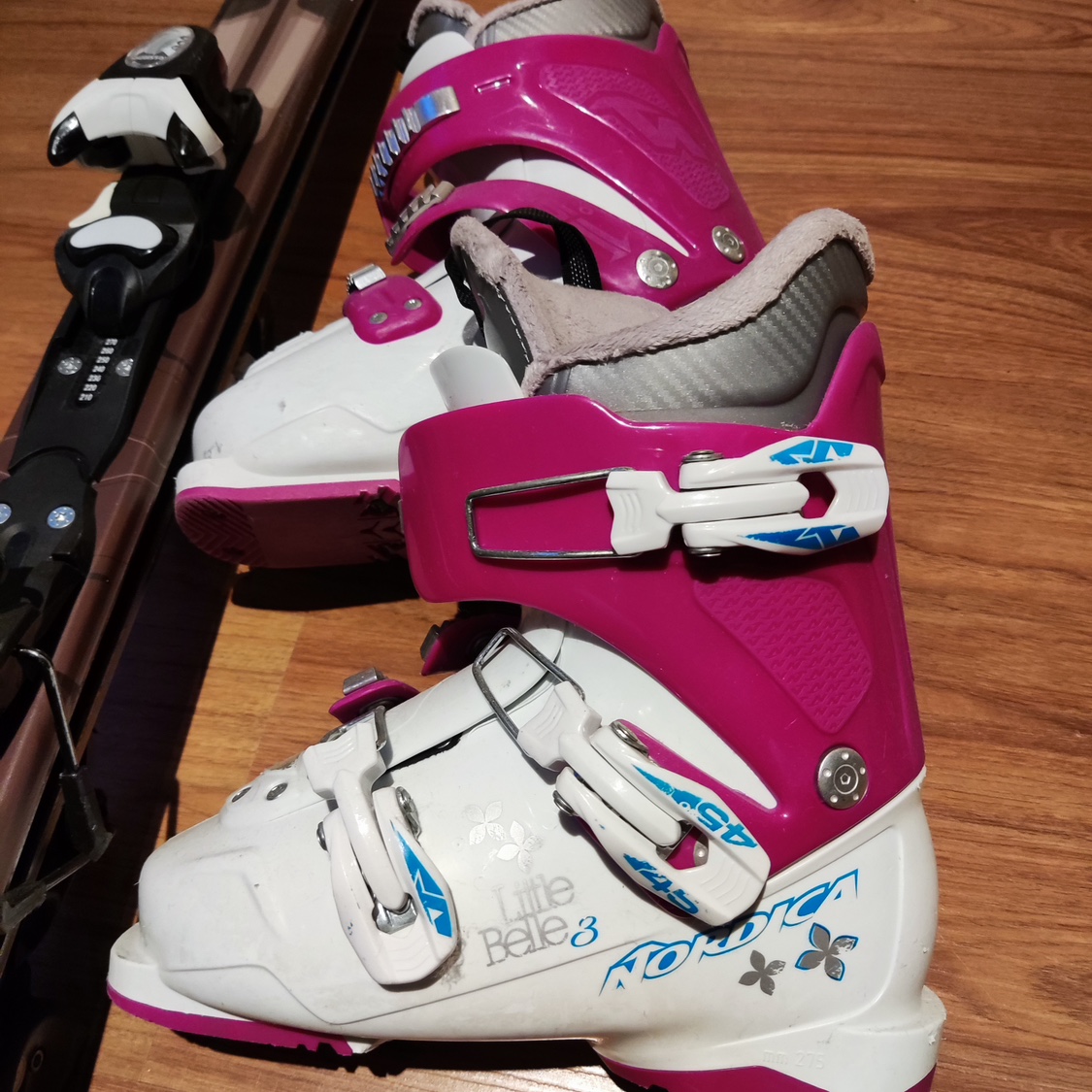Ski and Boots girl - photo 2