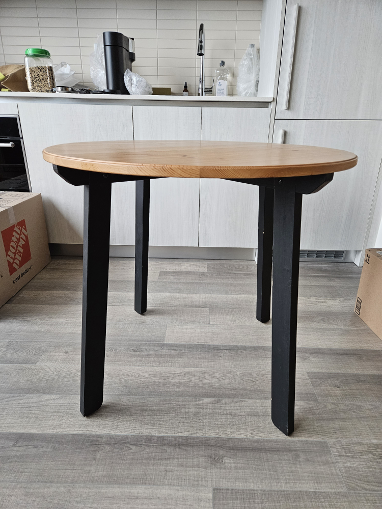 Round Dining Table - photo 2