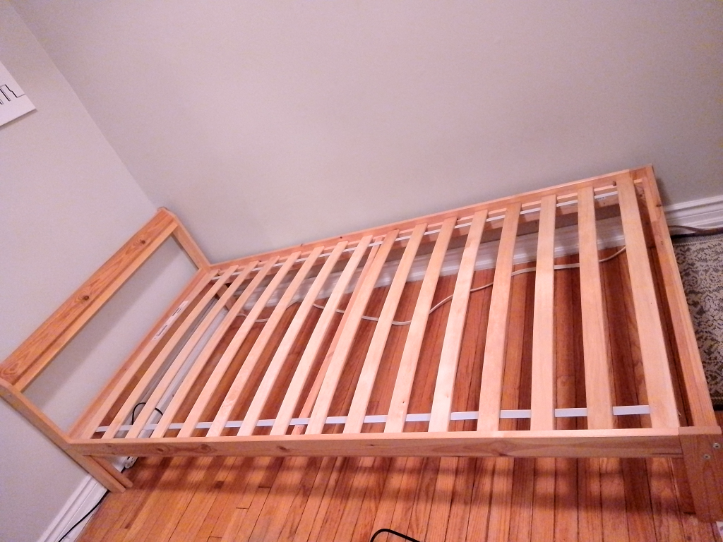 Twin sized bed and memory foam mattress image indicator(2)