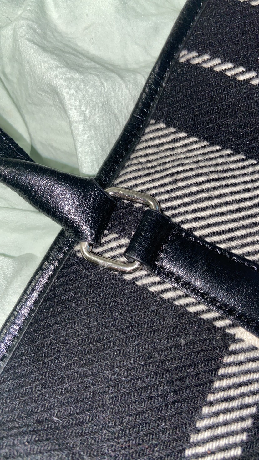 Banana Republic Large Purse image indicator(7)