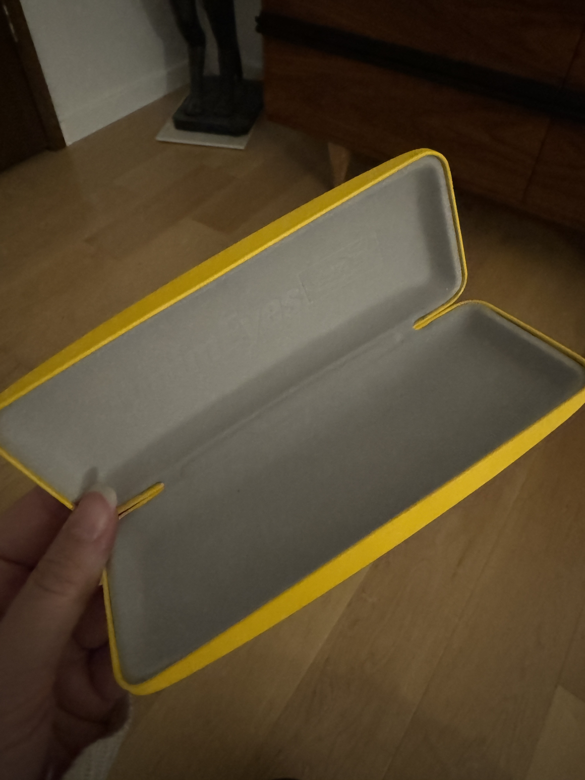 Yellow glasses case - photo 2